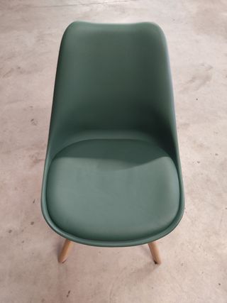 Silla verde con asiento de polipiel