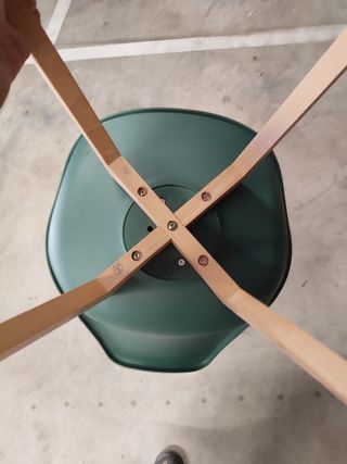 Silla verde con asiento de polipiel