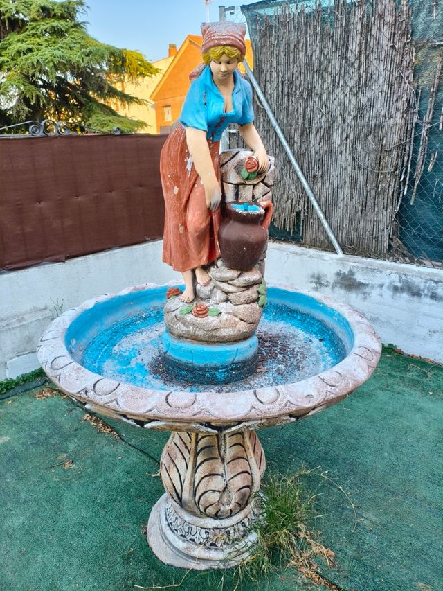 Fuente de jardín - cerámica y piedra