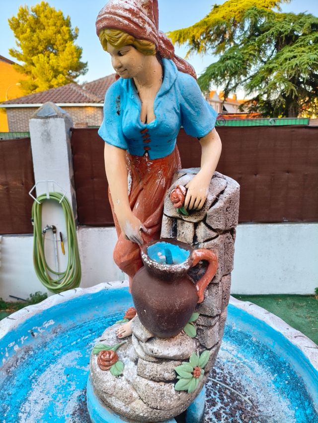 Fuente de jardín - cerámica y piedra
