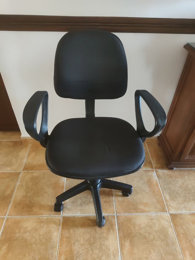 Silla oficina giratoria negra