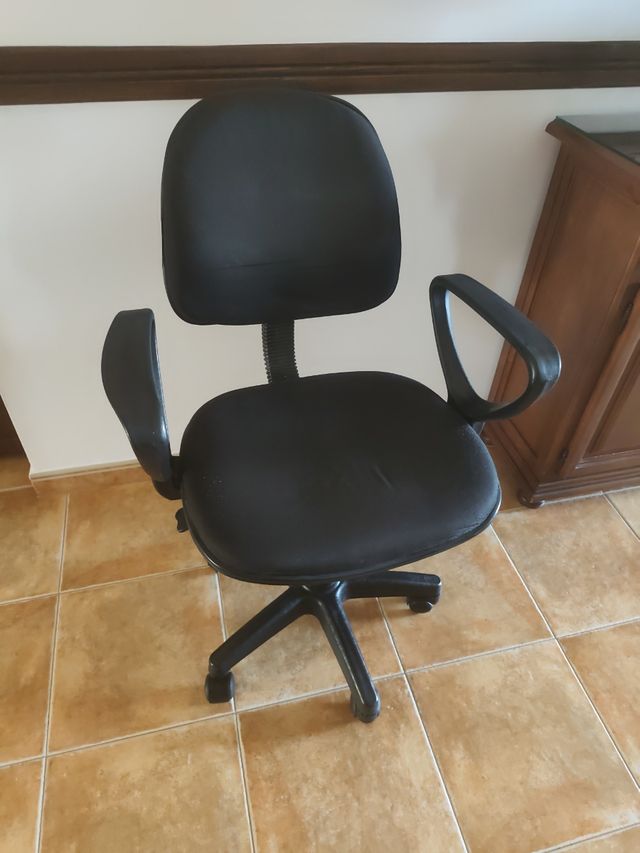 Silla oficina giratoria negra