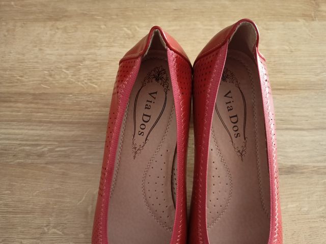 Zapatos Via Dos rojos