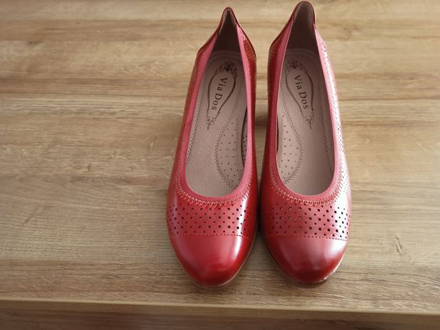 Zapatos Via Dos rojos
