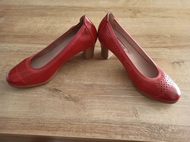 Zapatos Via Dos rojos