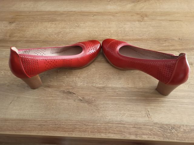 Zapatos Via Dos rojos