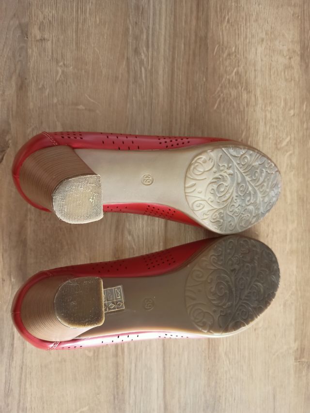 Zapatos Via Dos rojos