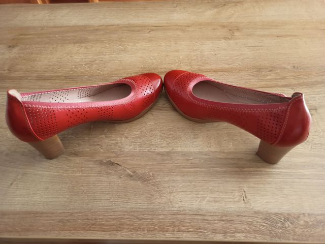 Zapatos Via Dos rojos