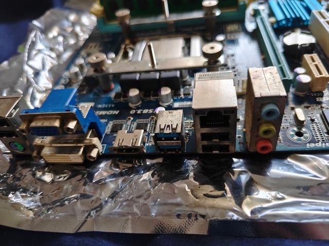 Combo: Placa base Gigabyte + i5-3570k + 8gb RAM 16