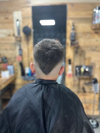 Se busca PELUQUERO/BARBERO