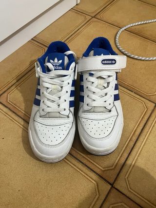 Zapatillas Adidas Forum Low Blancas y Azules