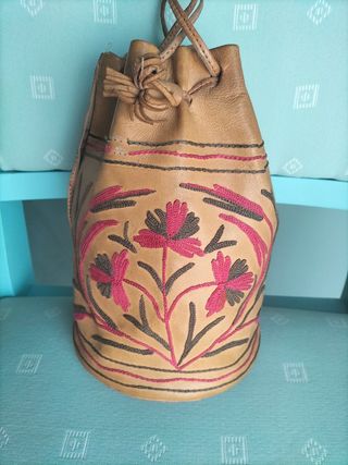 Bolso piel bordado - marrón, rojo