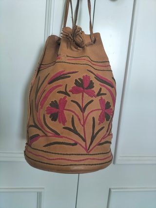 Bolso piel bordado - marrón, rojo