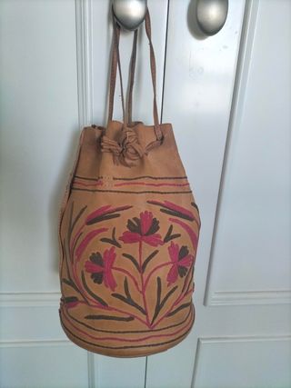 Bolso piel bordado - marrón, rojo