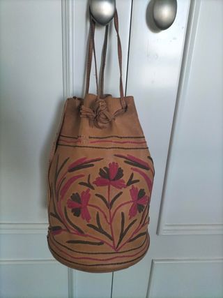 Bolso piel bordado - marrón, rojo
