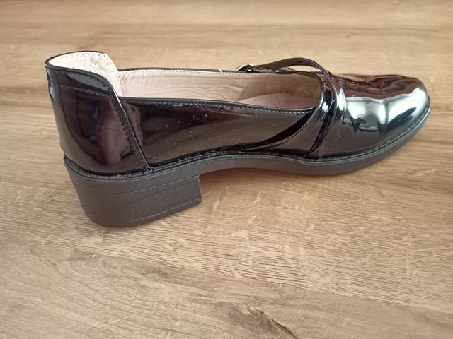 Zapatos negros de tacón bajo (Precio negociable)