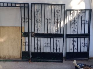 Cancela metálica 2 hojas. Necesita hacerle Marco