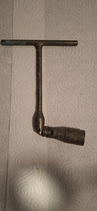 Llave de rueda.