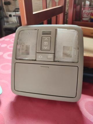Luz cortesía Toyota asiento delantero