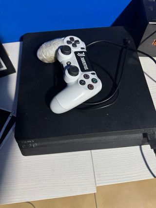 PS4 (PlayStation 4) - Console