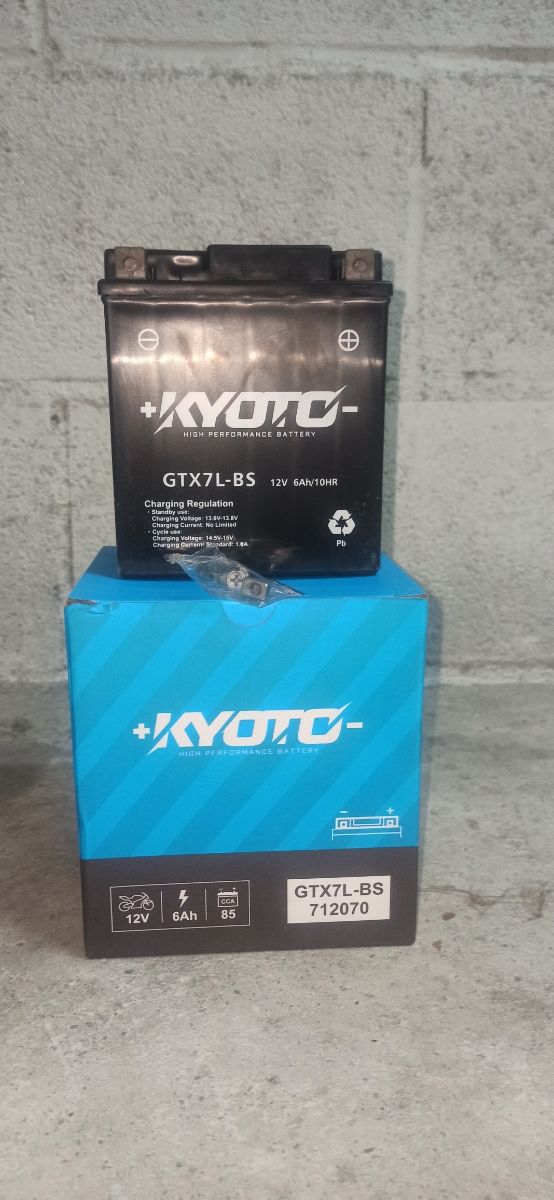 Batería YTX7L-BS 12V 6Ah marca Kyoto