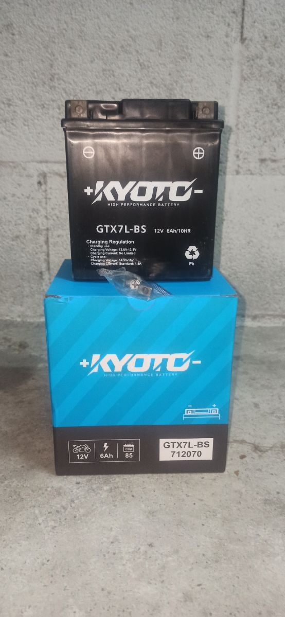 Batería YTX7L-BS 12V 6Ah marca Kyoto