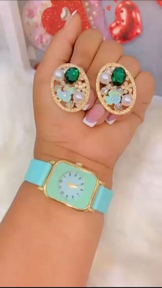 Juego de reloj y joyas azul y dorado
