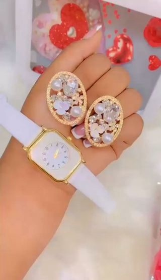 Juego de reloj y joyas azul y dorado