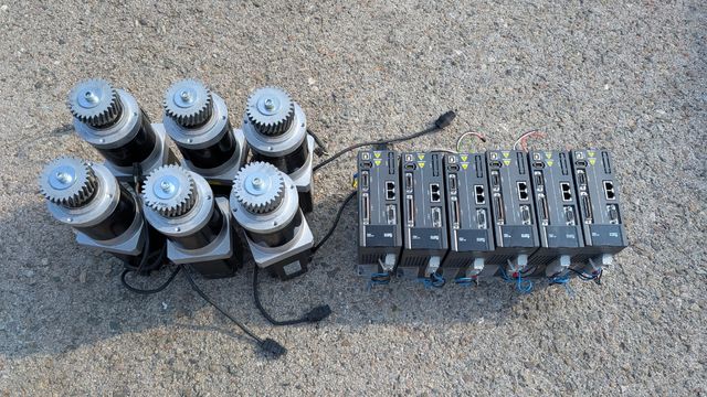 6x Servomotor Delta + Driver + Reductor