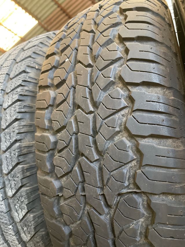 4 Neumáticos 215/70/16