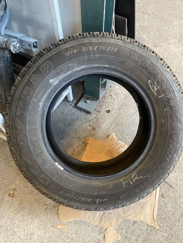 4 Neumáticos 215/70/16