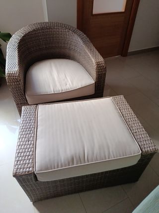 Poltrona e pouf in vimini - beige e marrone