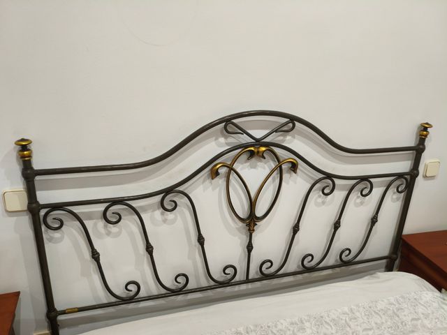 Cabecero forja metal dorado Peña vargas