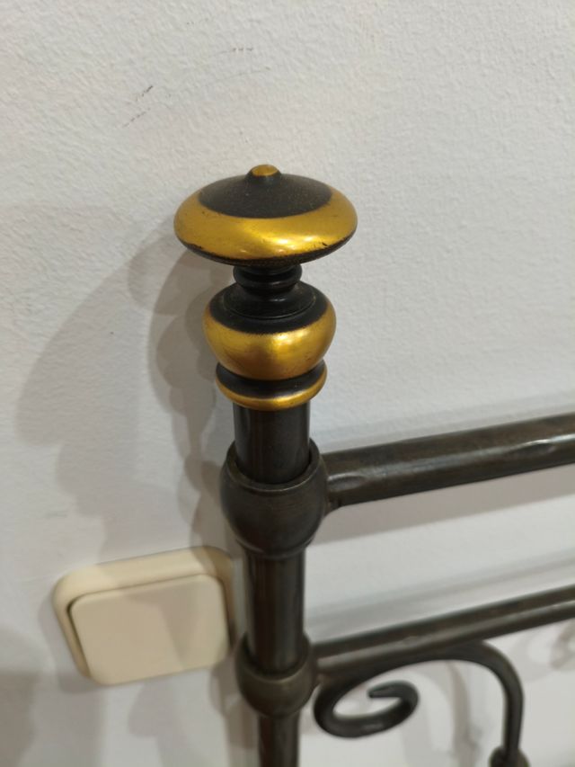Cabecero forja metal dorado Peña vargas