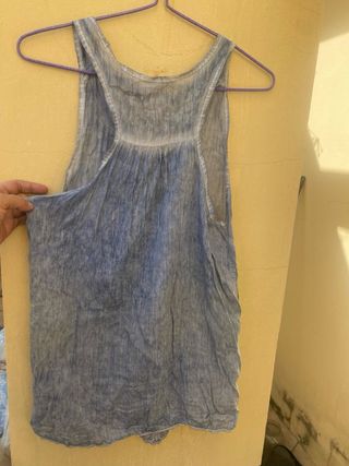 Camisa tirantes azul bordada