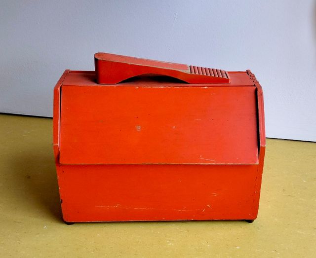 Caja limpiabotas vintage roja