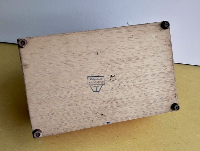 Caja limpiabotas vintage roja