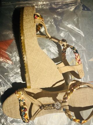Sandalias cuña beige - sólo puestas para probarlas