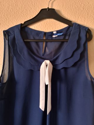 Blusa / Top azul sin mangas y con transparencias