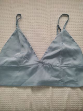 Top tirantes azul cielo raso