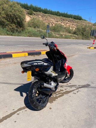 Yamaha Aerox 49cc roja