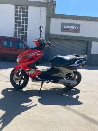 Yamaha Aerox 49cc roja