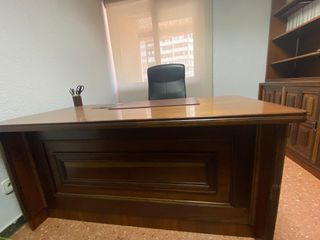 Mesa de despacho de madera