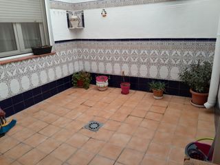 Piso bajo c/cochera Yecla