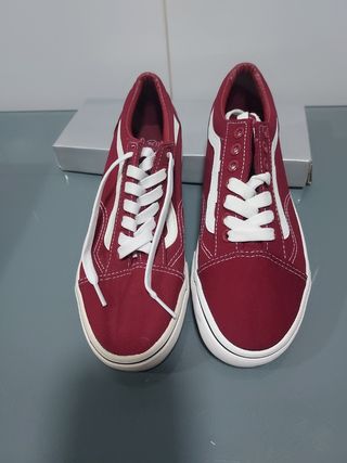 Zapato deportivo. Zapatillas Burdeos- Talla 38