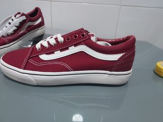 Zapato deportivo. Zapatillas Burdeos- Talla 38