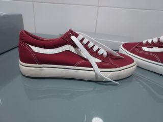 Zapato deportivo. Zapatillas Burdeos- Talla 38