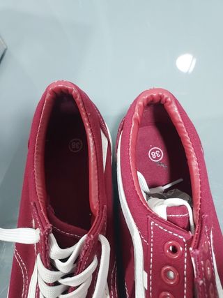 Zapato deportivo. Zapatillas Burdeos- Talla 38