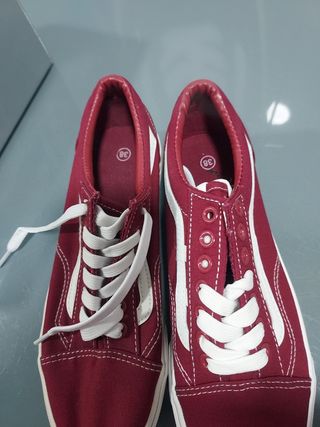 Zapato deportivo. Zapatillas Burdeos- Talla 38