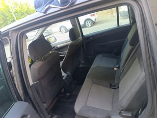 Opel Zafira  Opel Zafira  2011